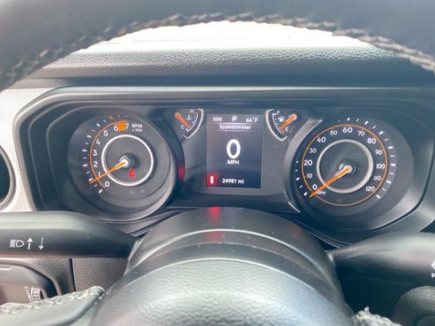 Used 2025 Jeep Wrangler Unlimited Sport AWD/4WD image 18