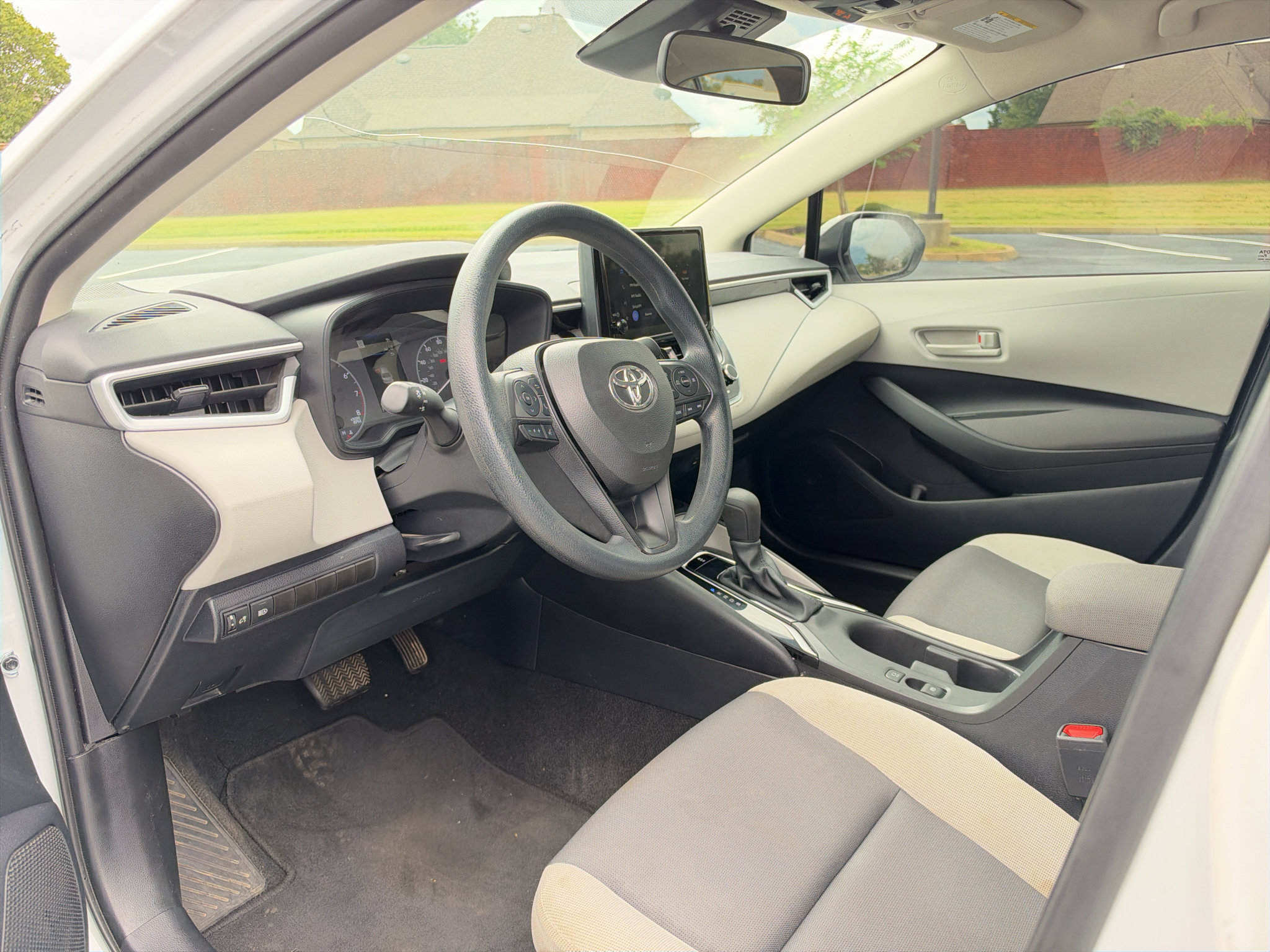 Used 2024 Toyota Corolla LE FWD image 11