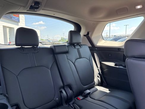 Used 2025 Honda Pilot EX-L image 18