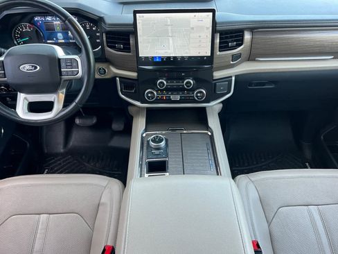 Used 2022 Ford Expedition Limited image 4