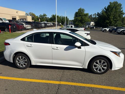 Used 2022 Toyota Corolla LE FWD image 4