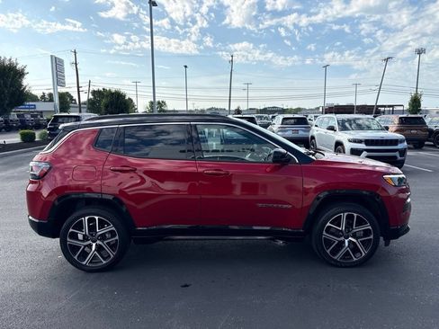 Used 2025 Jeep Compass Limited w/ Elite Group AWD/4WD image 6