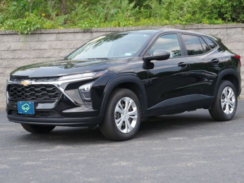 Certified 2024 Chevrolet Trax LS FWD image 1