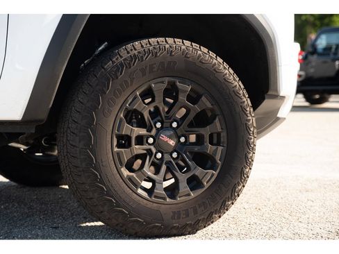 New 2026 GMC Canyon Elevation w/ Convenience Package AWD/4WD image 10