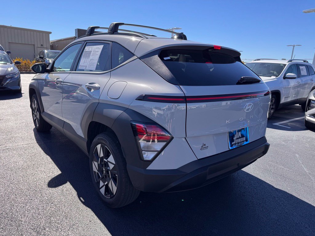 Used 2025 Hyundai Kona SEL AWD/4WD image 3
