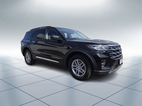 New 2025 Ford Explorer Active image 2
