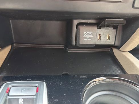 Used 2017 Honda Pilot Touring image 19
