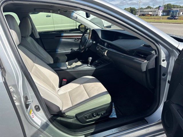 Used 2013 Lexus ES 350 w/ Luxury Pkg FWD image 16