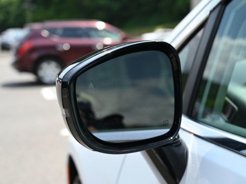 Used 2024 Chrysler Pacifica Touring-L FWD image 9