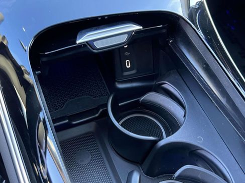 Used 2025 Mercedes-Benz GLC 350e 4MATIC image 14