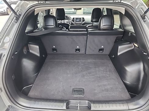 Used 2019 Jeep Cherokee Trailhawk w/ Cold Weather Group AWD/4WD image 11
