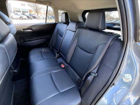 Used 2025 Toyota Corolla Cross XLE w/ Convenience Package image 20