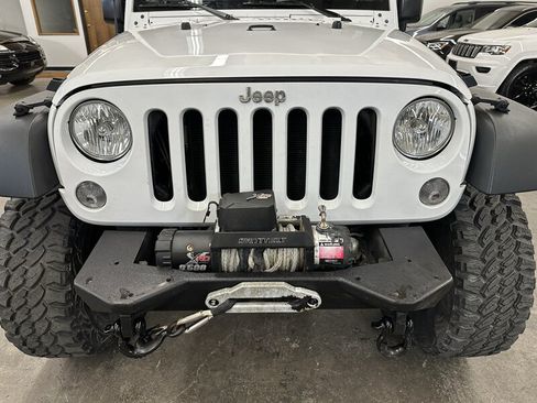 Used 2015 Jeep Wrangler Rubicon w/ Power Convenience Group AWD/4WD image 8