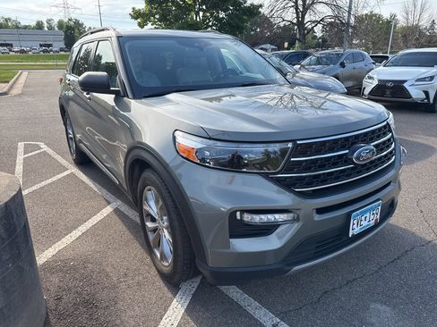 Used 2020 Ford Explorer XLT w/ Equipment Group 202A AWD/4WD image 9