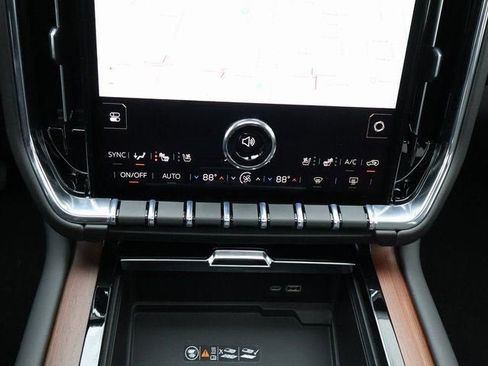 Used 2026 GMC Yukon Denali w/ Sun & Power Step Package AWD/4WD image 28