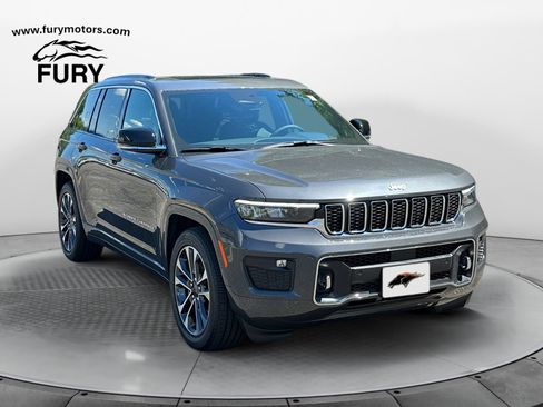 Used 2025 Jeep Grand Cherokee Overland w/ Trailer Tow Package AWD/4WD image 1