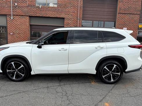Used 2021 Toyota Highlander XSE FWD image 4