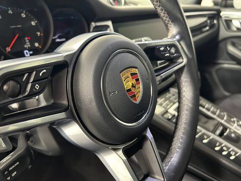 Used 2020 Porsche Macan w/ Driver Memory Package AWD/4WD image 18