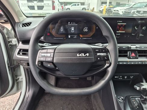 Used 2025 Kia K4 FWD image 14