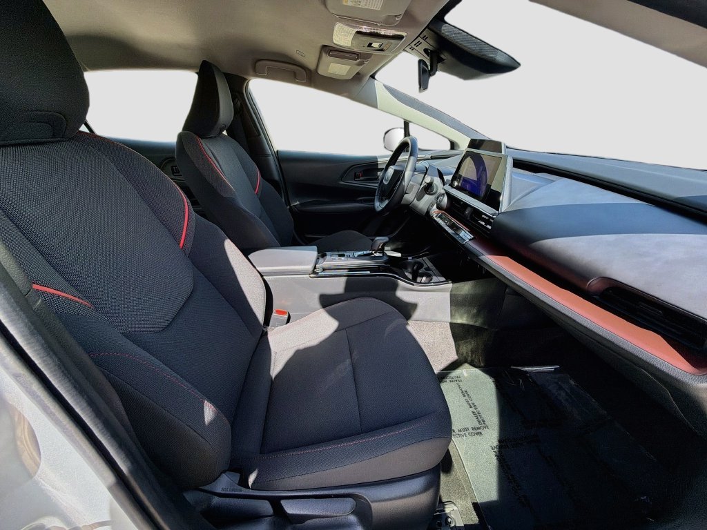 Used 2024 Toyota Prius Prime FWD image 31