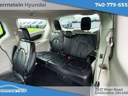 Used 2024 Chrysler Pacifica Touring-L FWD image 24