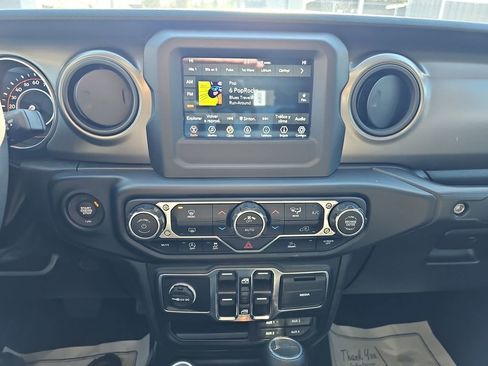 Used 2023 Jeep Gladiator Willys image 24