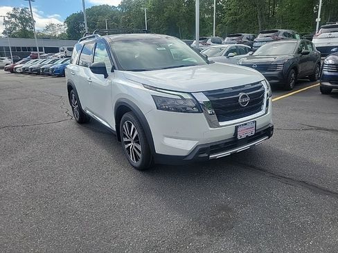 New 2025 Nissan Pathfinder Platinum w/ Cargo Package image 7