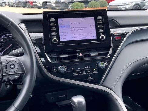 Used 2024 Toyota Camry SE image 7