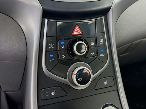 Used 2014 Hyundai Elantra SE w/ Option Group 02 FWD image 17