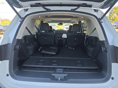 New 2025 Honda Pilot Touring image 6