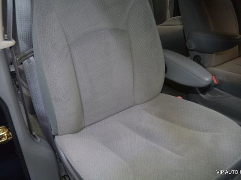 Used 2006 Chrysler Town & Country FWD image 14