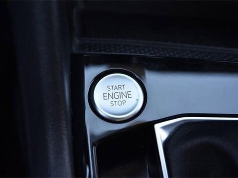 Certified 2023 Volkswagen Taos SE w/ Panoramic Sunroof Package image 15