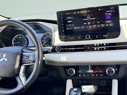 Used 2025 Mitsubishi Outlander SE FWD image 19