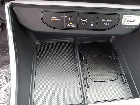 New 2025 Kia Carnival SX Prestige FWD image 23