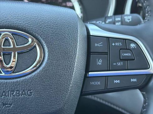 Certified 2026 Toyota Highlander XLE AWD/4WD image 12