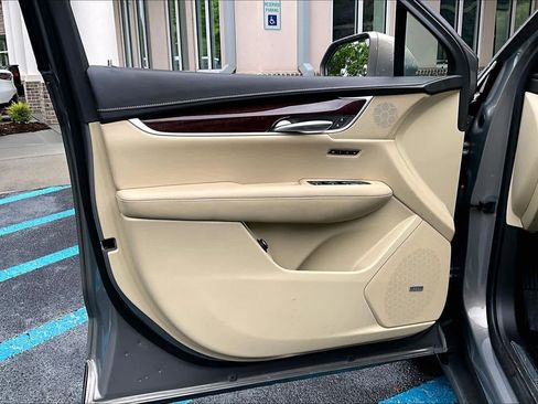 Used 2017 Cadillac XT5 Premium Luxury w/ LPO, Wheel Lock Package FWD image 22