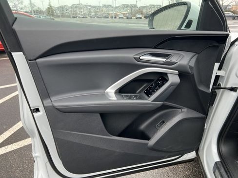 Used 2025 Audi Q5 Premium w/ Convenience Package image 5