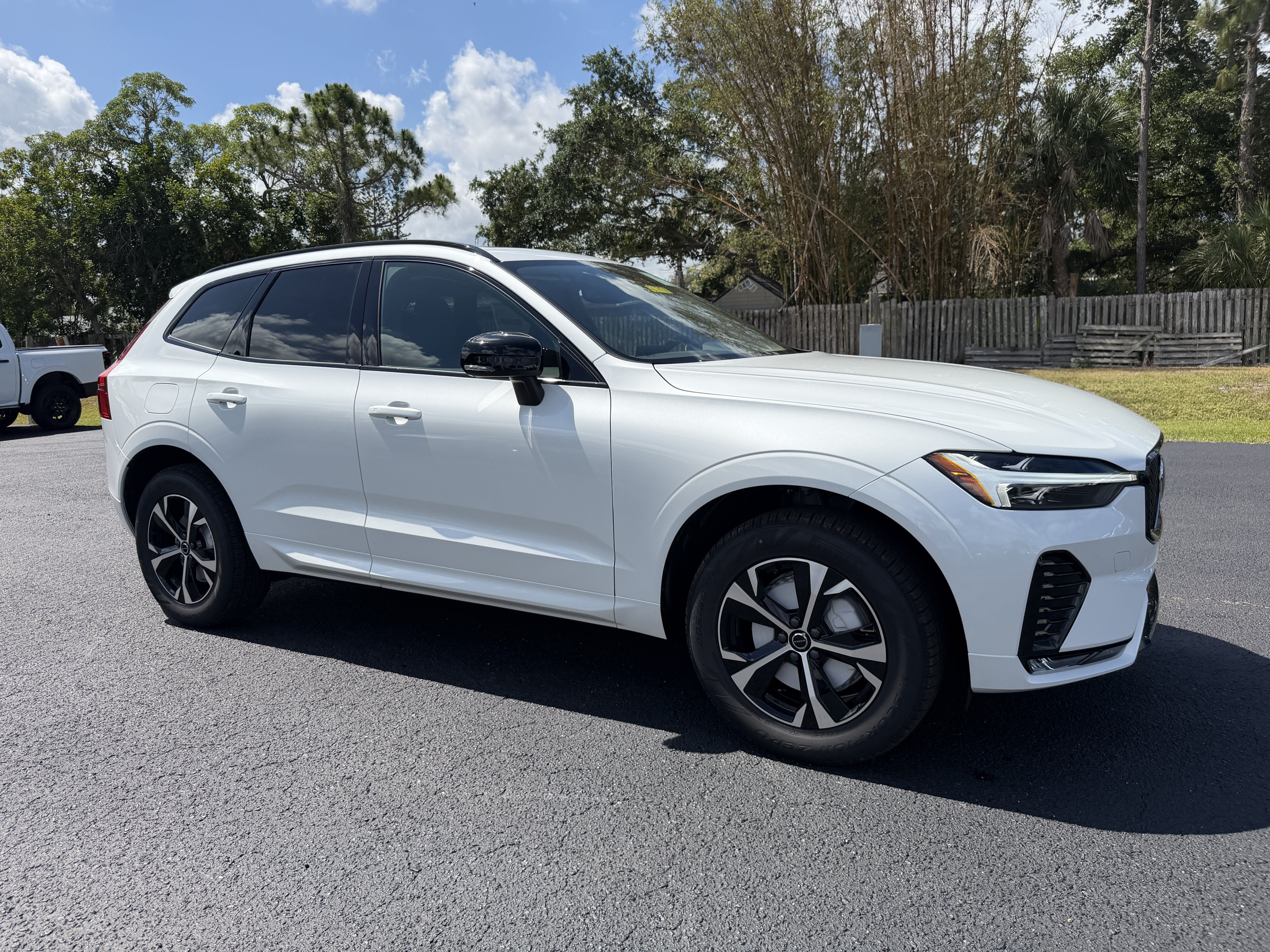 New 2026 Volvo XC60 B5 Core AWD/4WD image 1