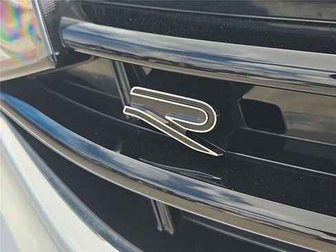 Used 2024 Volkswagen Tiguan SE R-Line FWD image 3