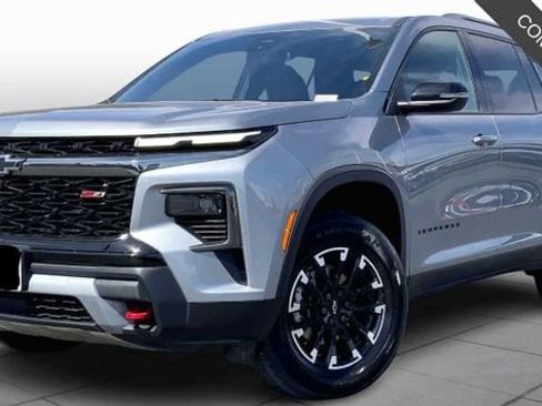 Used 2025 Chevrolet Traverse Z71 image 1