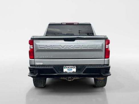 Used 2023 Chevrolet Silverado 1500 Custom Trail Boss AWD/4WD image 4