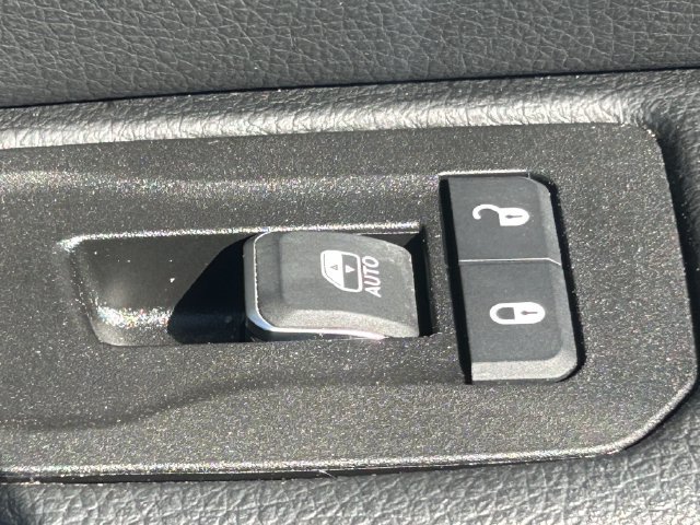 Used 2025 RAM 1500 Laramie AWD/4WD image 39
