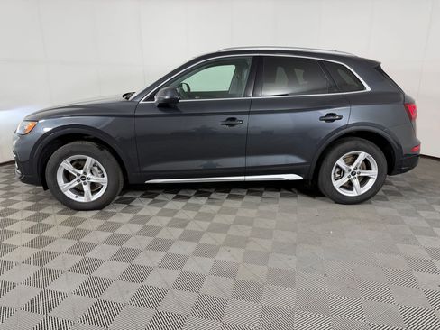 Used 2023 Audi Q5 2.0T Premium w/ Convenience Package AWD/4WD image 2