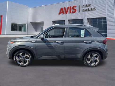 Used 2025 Hyundai Venue SEL FWD image 11