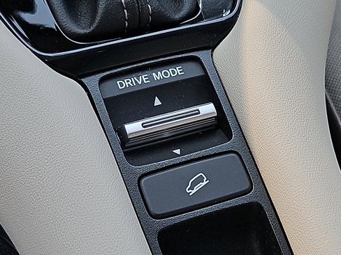 Used 2024 Honda HR-V LX image 25