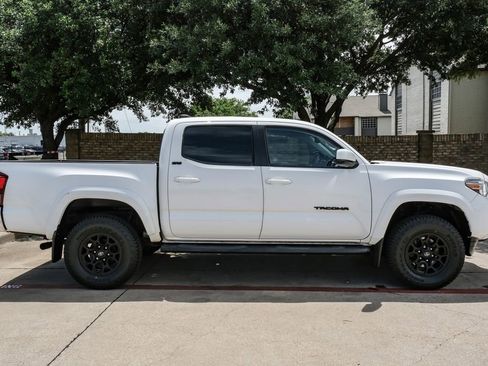 Used 2020 Toyota Tacoma SR5 image 14