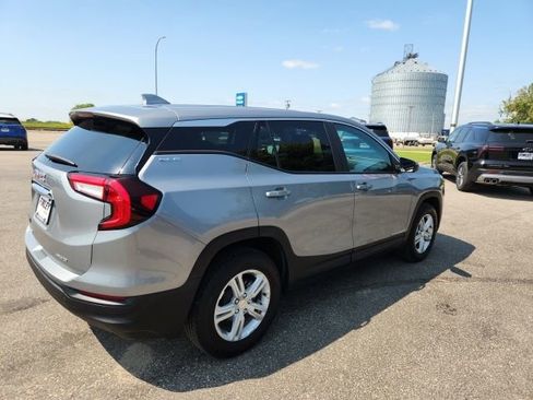 Used 2024 GMC Terrain SLE image 5