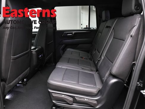 Used 2025 Chevrolet Suburban Z71 AWD/4WD image 23