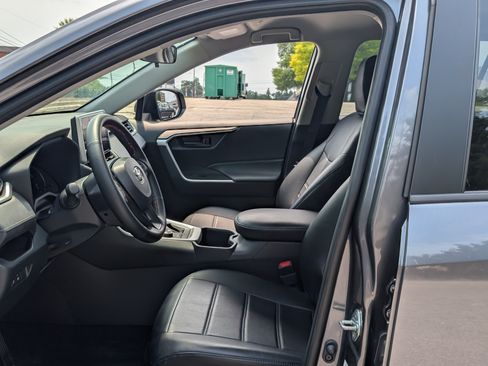 Used 2025 Toyota RAV4 LE AWD/4WD image 15