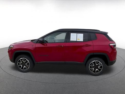 Used 2025 Jeep Compass Trailhawk AWD/4WD image 8